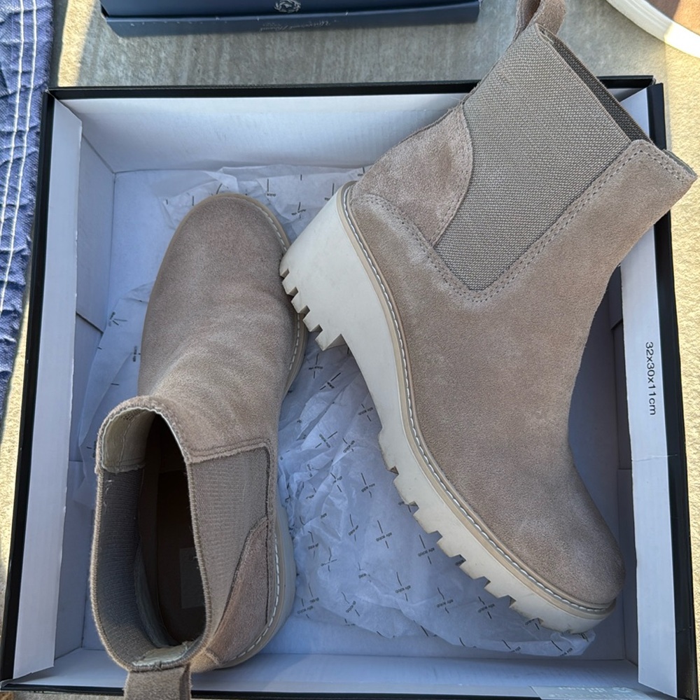 Dolce Vita Haddie Wedge Chelsea Boot